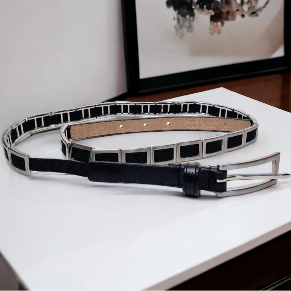 Apostrophe Women’s Silver Tone Leather Edge Stretchy Link Belt ML